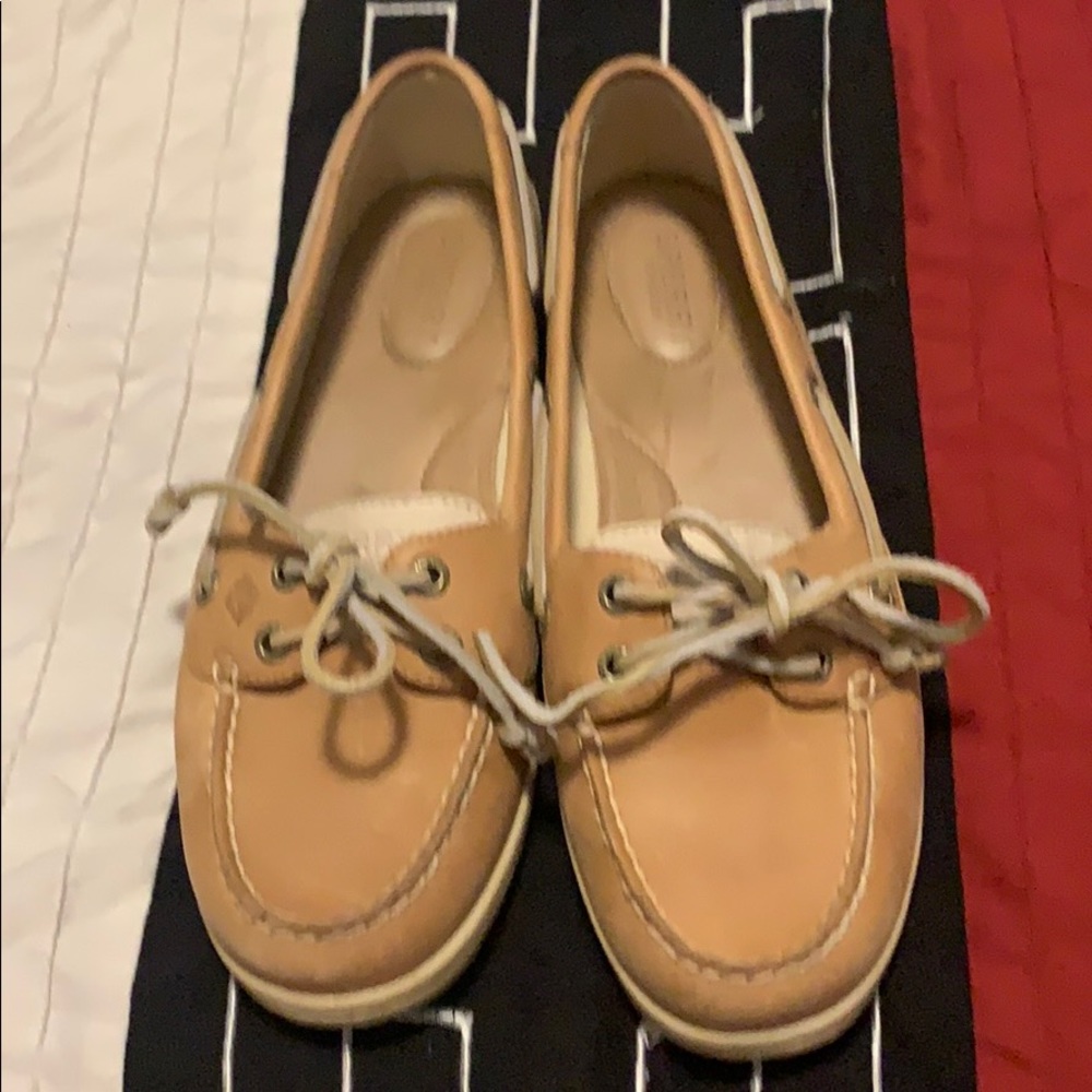 Sperry’s size 9